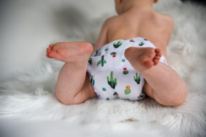 tips memakaikan popok bayi